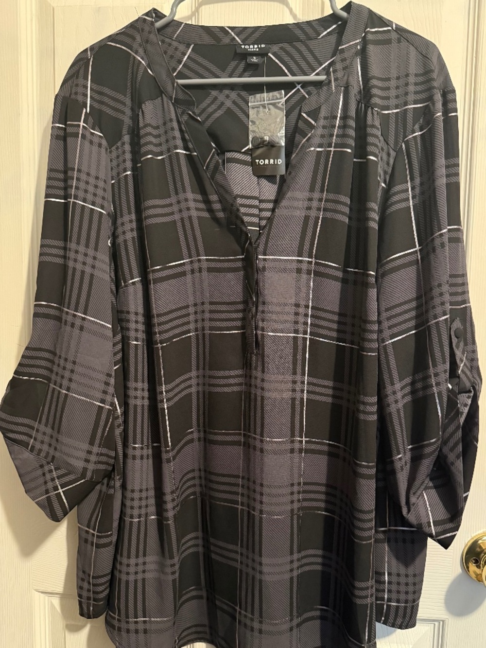 Torrid Size3 Harper Top. Black Grey Silver Plaid